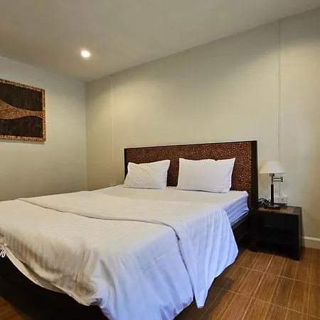 Baan Glang Soi Restaurant & Guesthouse