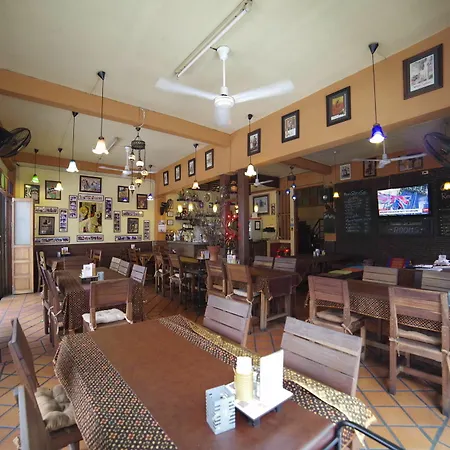 Baan Glang Soi Restaurant & Guesthouse