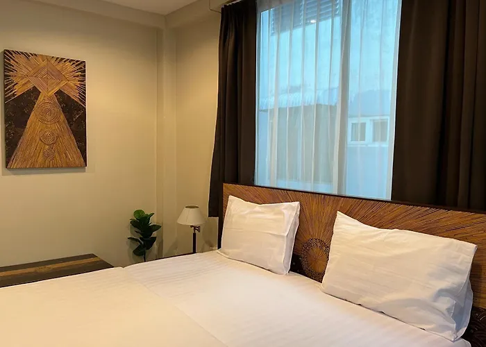 Baan Glang Soi Restaurant & 2* Bangkok