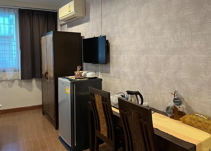 Baan Glang Soi Restaurant & 2* Bangkok
