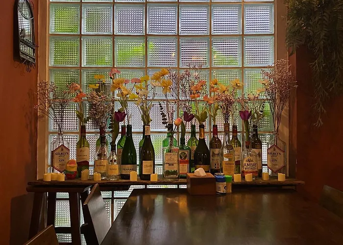 Baan Glang Soi Restaurant & 2* Bangkok
