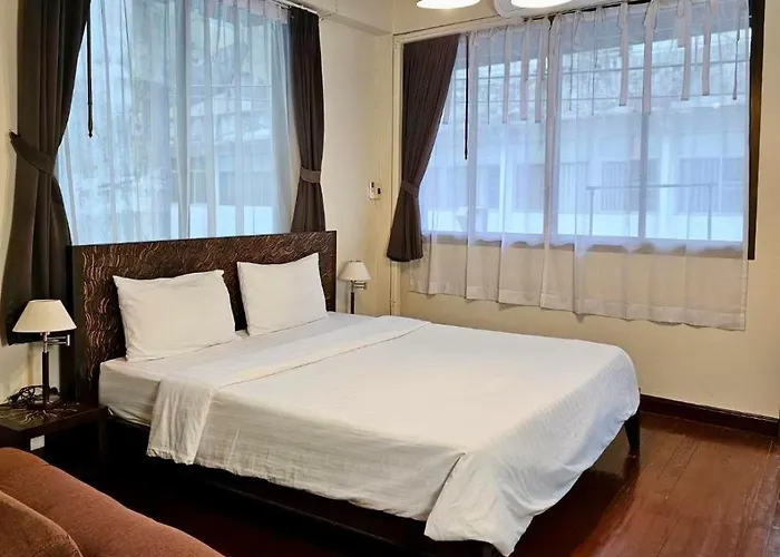 Baan Glang Soi Restaurant & 2*
