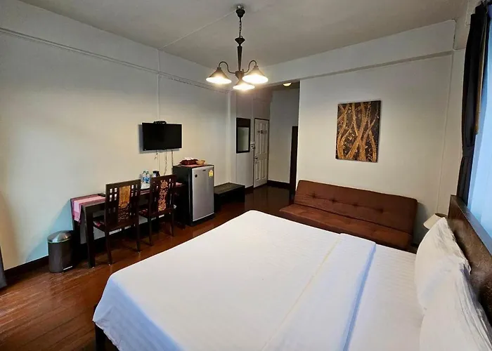 Baan Glang Soi Restaurant &