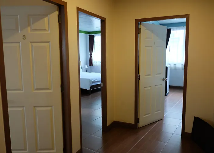Baan Glang Soi Restaurant & 2*
