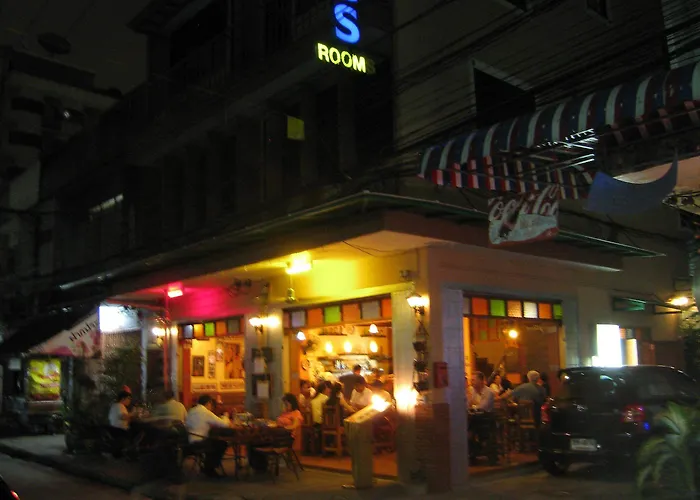 Baan Glang Soi Restaurant & 2* Bangkok