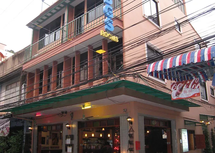 Baan Glang Soi Restaurant & 2* Bangkok
