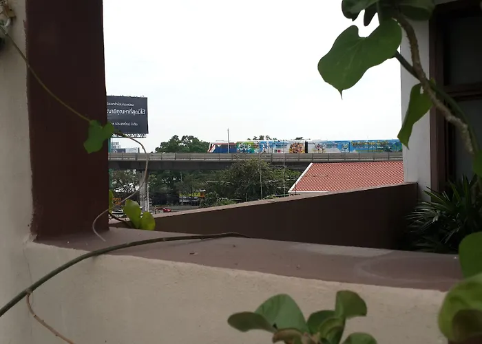 Baan Glang Soi Restaurant & 2* Bangkok