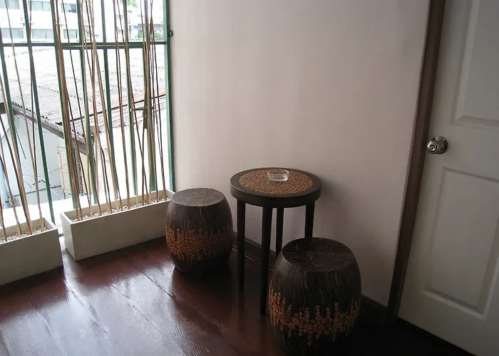 Baan Glang Soi Restaurant & 2* Bangkok